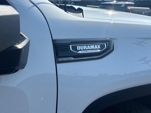 Used 2024 GMC Sierra 1500 AT4 w/ Technology Package AWD/4WD image 11
