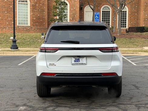 New 2025 Jeep Grand Cherokee Limited image 8