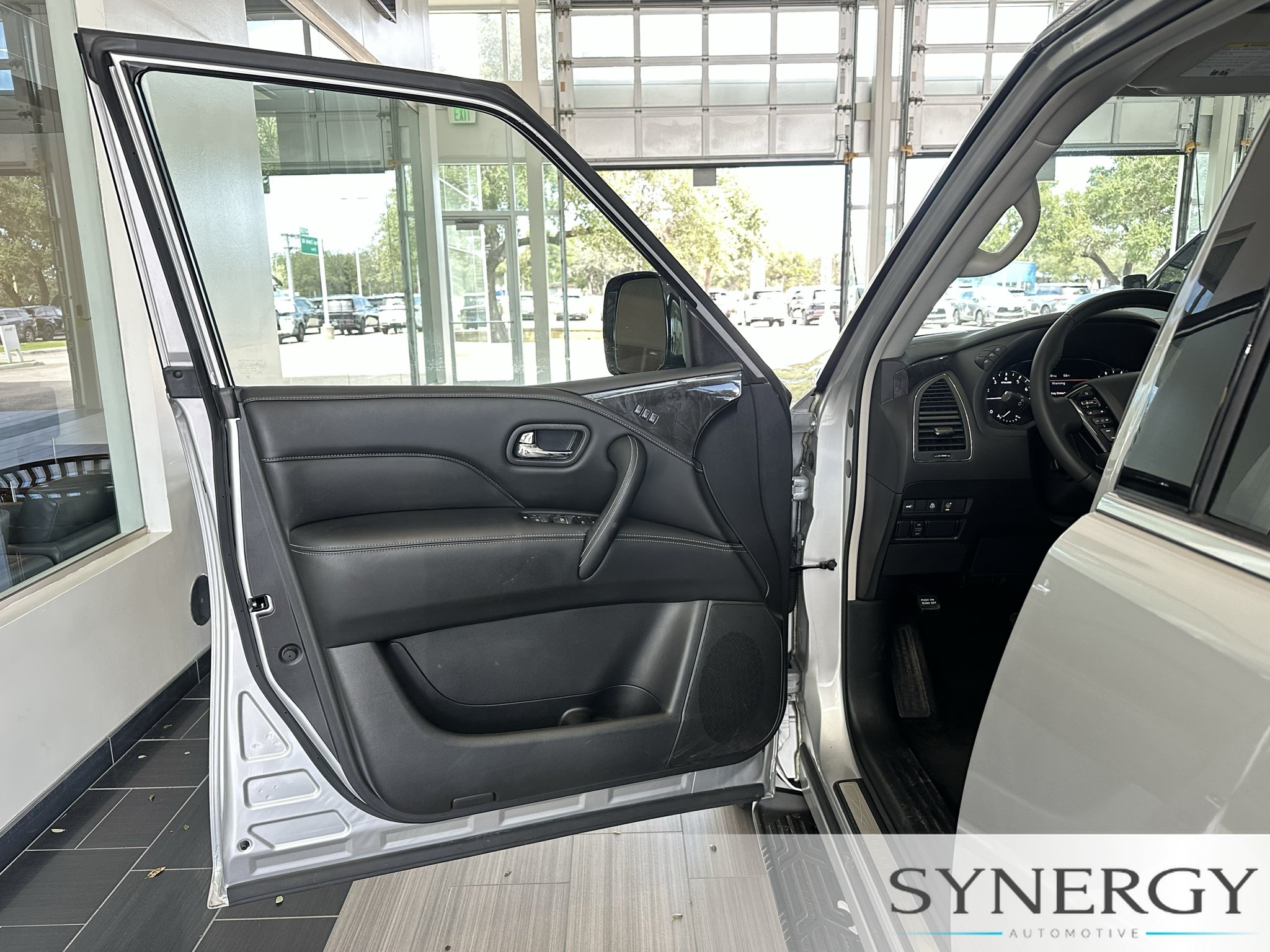 Certified 2023 INFINITI QX80 Luxe w/ All-Season Package AWD/4WD image 23