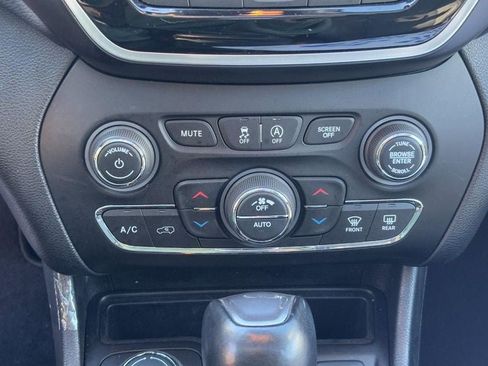 Used 2021 Jeep Cherokee Limited image 22