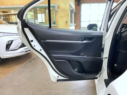 Used 2024 Toyota Camry SE image 20