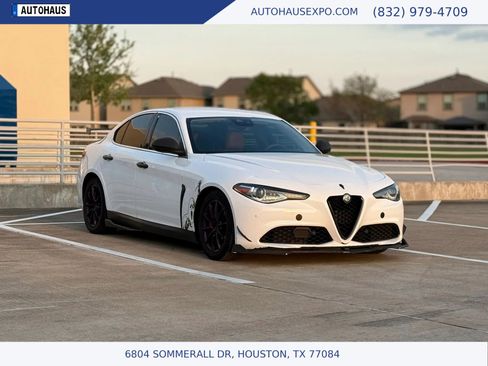 Used 2017 Alfa Romeo Giulia RWD image 1