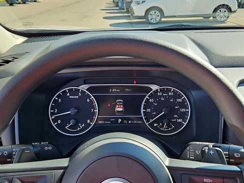 Used 2024 Nissan Rogue S image 14