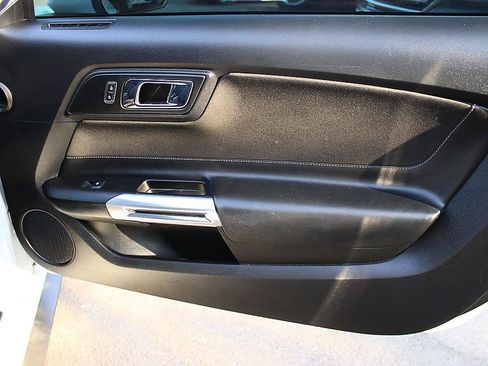 Used 2015 Ford Mustang GT RWD image 18