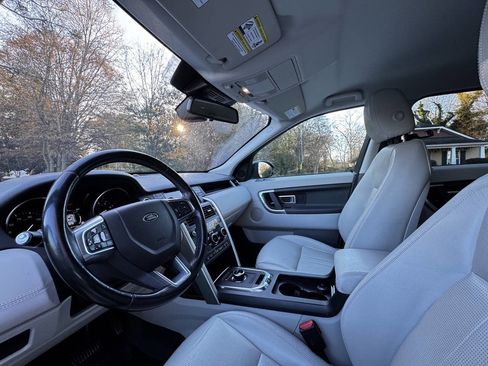 Used 2019 Land Rover Discovery Sport SE image 12