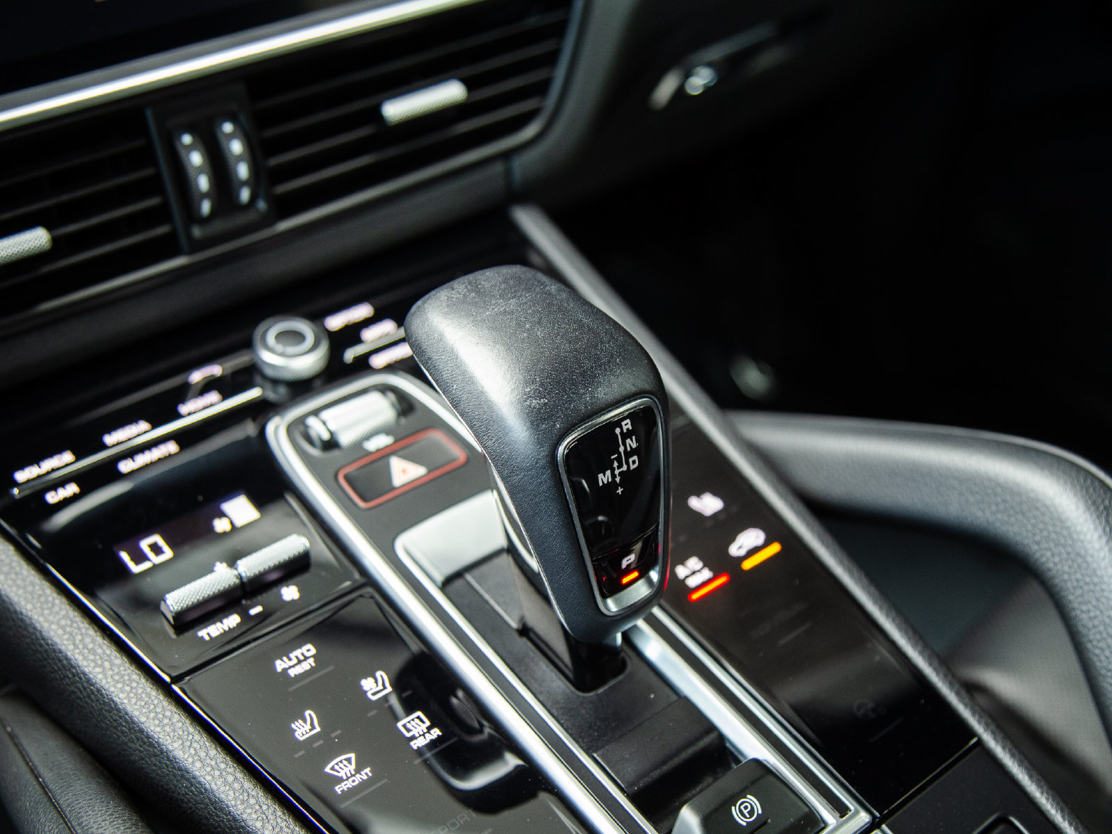 Certified 2023 Porsche Cayenne Platinum Edition AWD/4WD image 22