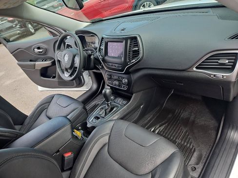 Used 2021 Jeep Cherokee Latitude Lux w/ Mopar Interior Package AWD/4WD image 16