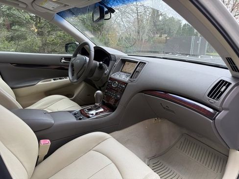 Used 2011 INFINITI G37 x w/ Premium Pkg image 11
