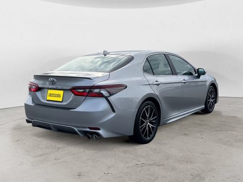 Used 2022 Toyota Camry SE w/ Cold Weather Package AWD/4WD image 5