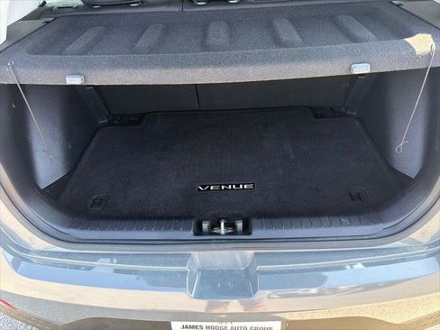 Used 2023 Hyundai Venue SE FWD image 7