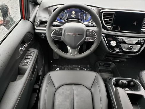 New 2026 Chrysler Pacifica Select image 9