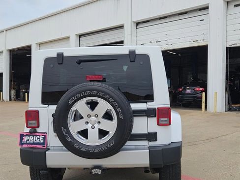 Used 2012 Jeep Wrangler Unlimited Sahara w/ Connectivity Group AWD/4WD image 6
