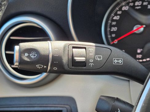Used 2019 Mercedes-Benz GLC 300 4MATIC image 23