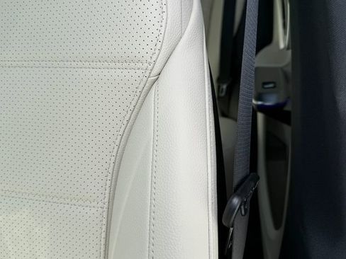 Certified 2025 Mercedes-Benz GLC 300 4MATIC image 11