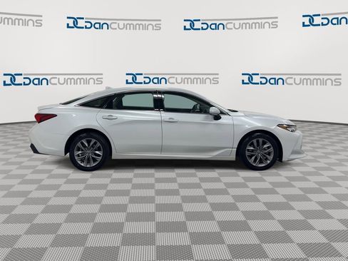 Used 2020 Toyota Avalon XLE w/ Carpet Mat Package image 9