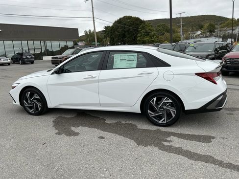 New 2025 Hyundai Elantra SEL image 7