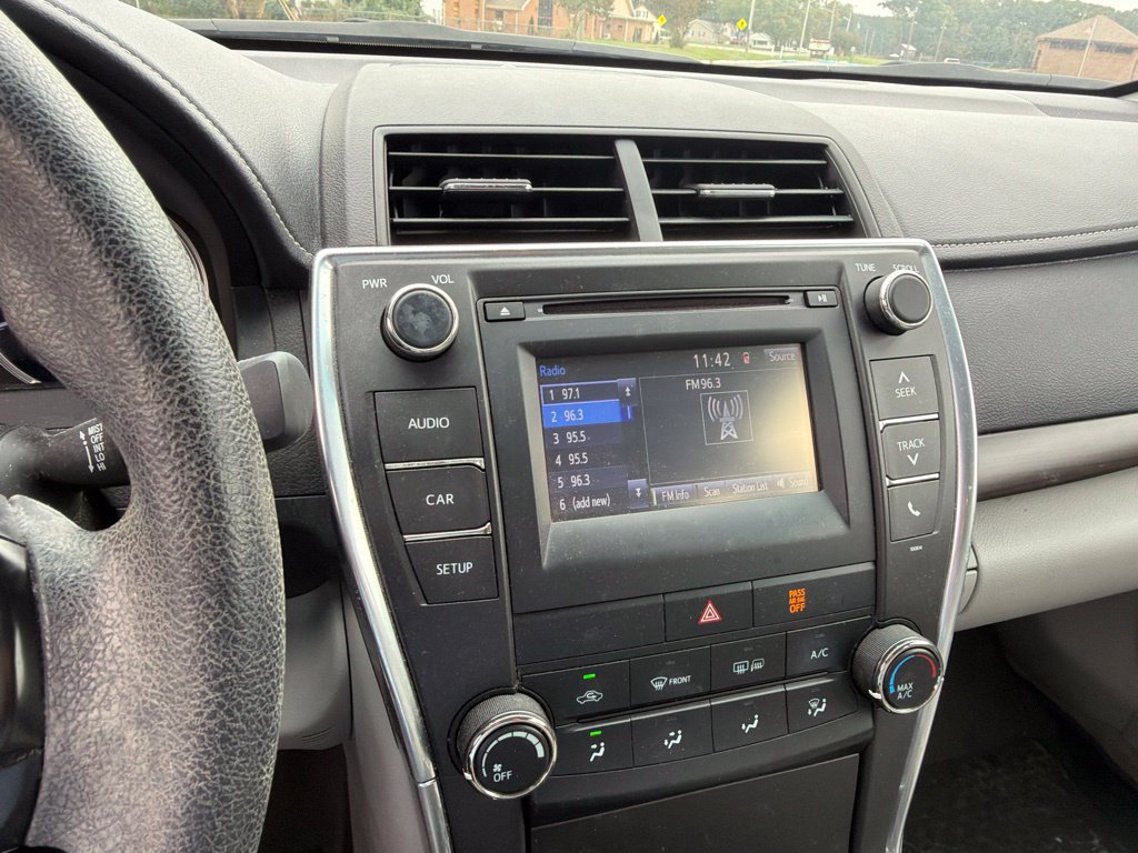 Used 2017 Toyota Camry LE FWD image 12
