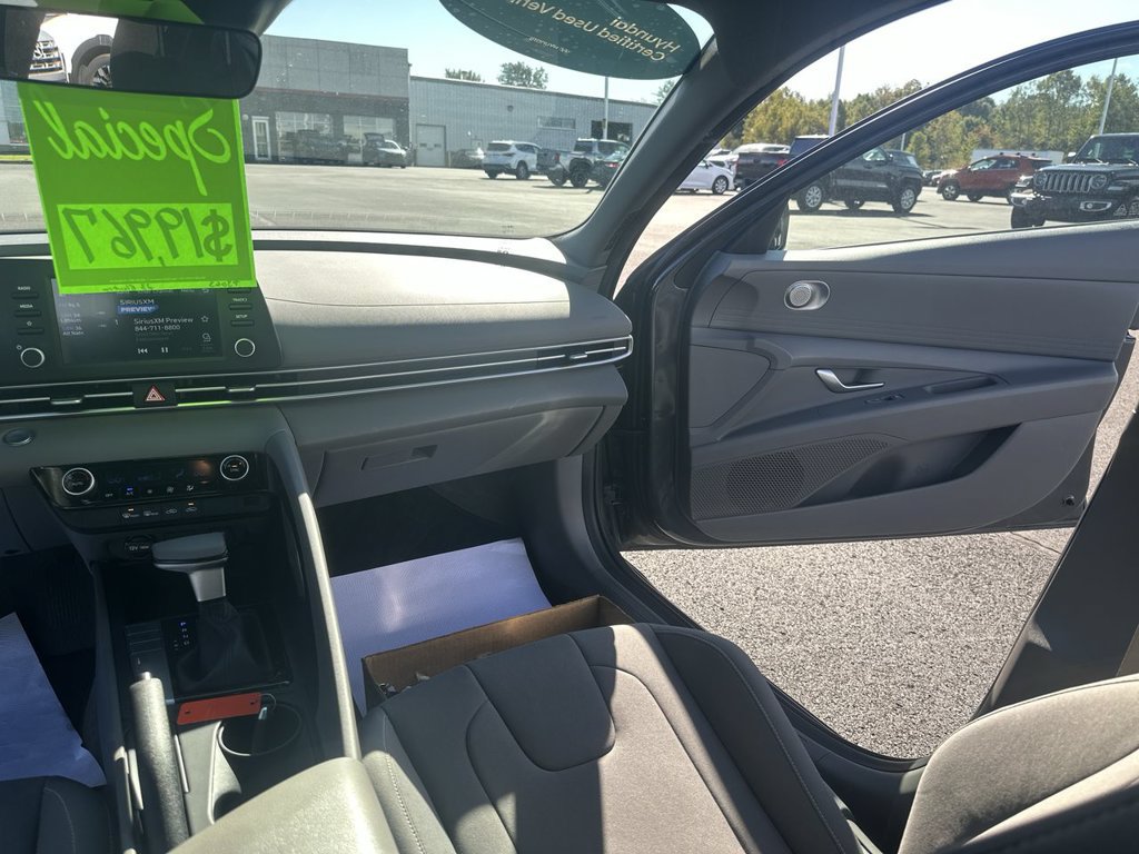 Used 2023 Hyundai Elantra SEL FWD image 11