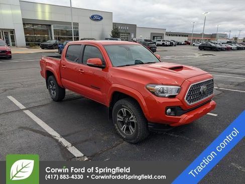 Used 2018 Toyota Tacoma TRD Sport w/ TRD Premium Sport Package image 3