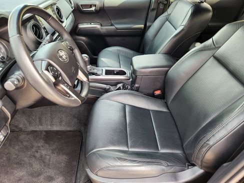 Used 2021 Toyota Tacoma TRD Off-Road w/ TRD Premium Off Road Package image 11