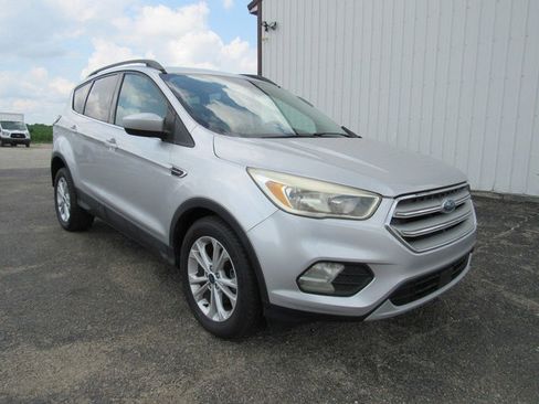 Used 2018 Ford Escape SE w/ Ford Safe & Smart Package FWD image 9