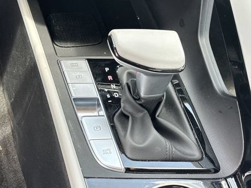 Used 2025 Hyundai Elantra Limited FWD image 31