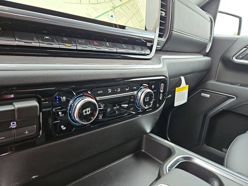 New 2026 GMC Sierra 1500 SLT image 19