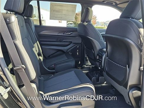 New 2025 Jeep Grand Cherokee L Laredo w/ Luxury Tech Group I image 17