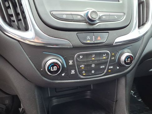 Used 2023 Chevrolet Equinox LT FWD image 11