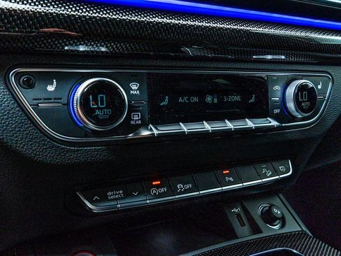 Used 2025 Audi SQ5 Premium Plus w/ Premium Plus Package image 18