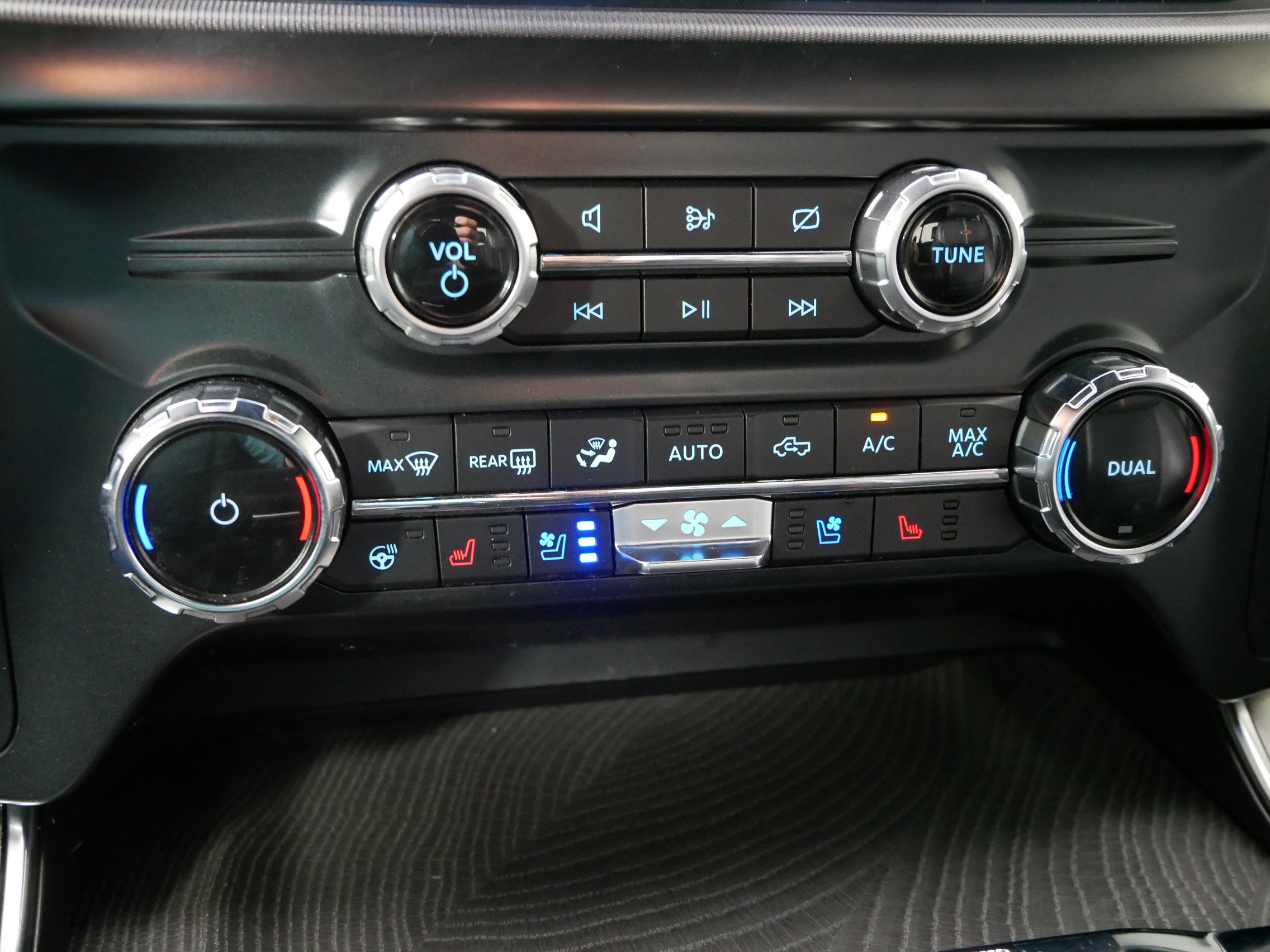 Used 2022 Ford F150 Platinum w/ Equipment Group 701A High AWD/4WD image 29