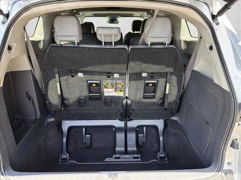 Used 2024 Toyota Sienna XLE FWD image 27