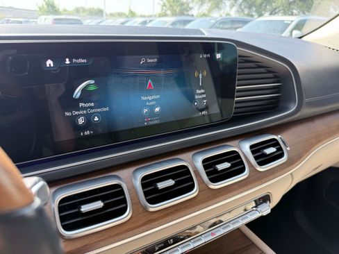 Used 2022 Mercedes-Benz GLS 450 4MATIC image 25