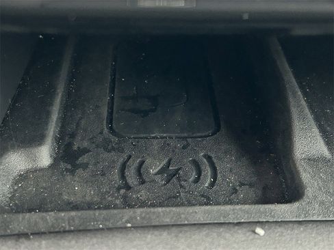 Used 2024 Land Rover Discovery S image 35