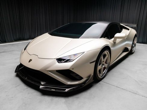 Used 2021 Lamborghini Huracan EVO RWD image 10