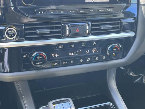 Used 2024 Nissan Pathfinder SL w/ SL Premium Package image 31