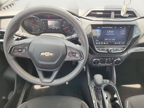 Used 2023 Chevrolet TrailBlazer LT w/ Convenience Package FWD image 11
