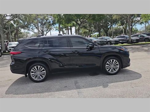 Used 2022 Toyota Highlander Platinum image 41