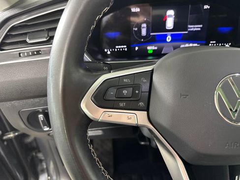 Used 2024 Volkswagen Tiguan SE image 15