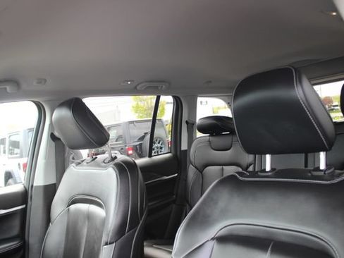 Used 2023 Jeep Grand Cherokee Limited AWD/4WD image 24