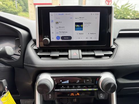 Used 2025 Toyota RAV4 LE FWD image 27