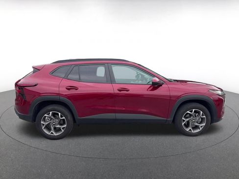 Used 2025 Chevrolet Trax LT FWD image 16