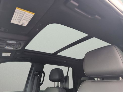 Used 2023 GMC Yukon Denali w/ Denali Reserve Package image 12