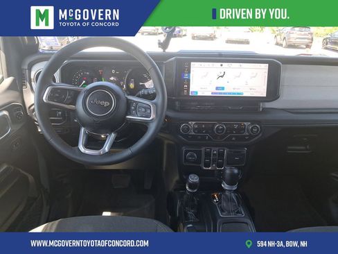 Used 2024 Jeep Wrangler Unlimited Sahara AWD/4WD image 21