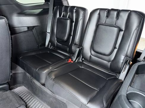 Used 2019 Ford Explorer XLT w/ Equipment Group 202A AWD/4WD image 29