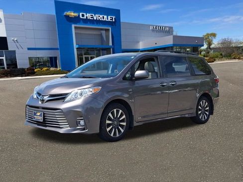 Used 2019 Toyota Sienna XLE w/ XLE Navigation Package AWD/4WD image 34