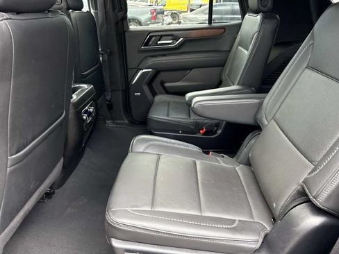 Used 2025 GMC Yukon Denali AWD/4WD image 12