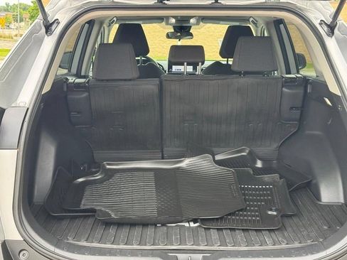 Used 2023 Toyota RAV4 LE AWD/4WD image 9