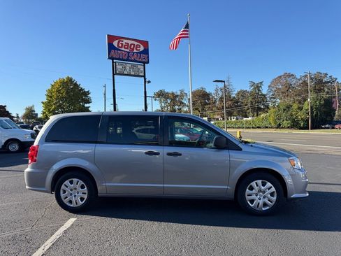Used 2019 Dodge Grand Caravan SE w/ UConnect Hands-Free Group image 7