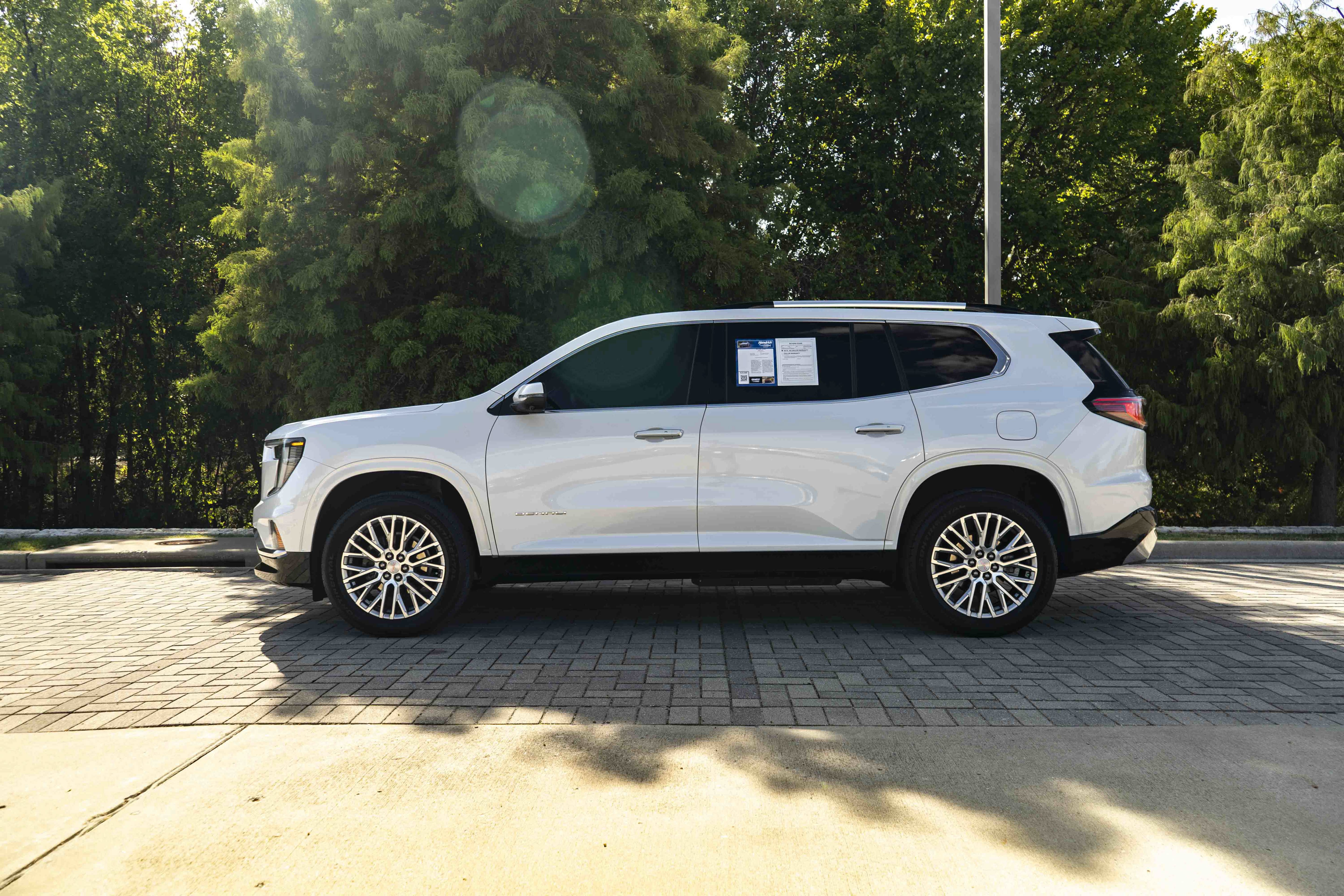 Used 2024 GMC Acadia Denali AWD/4WD image 5